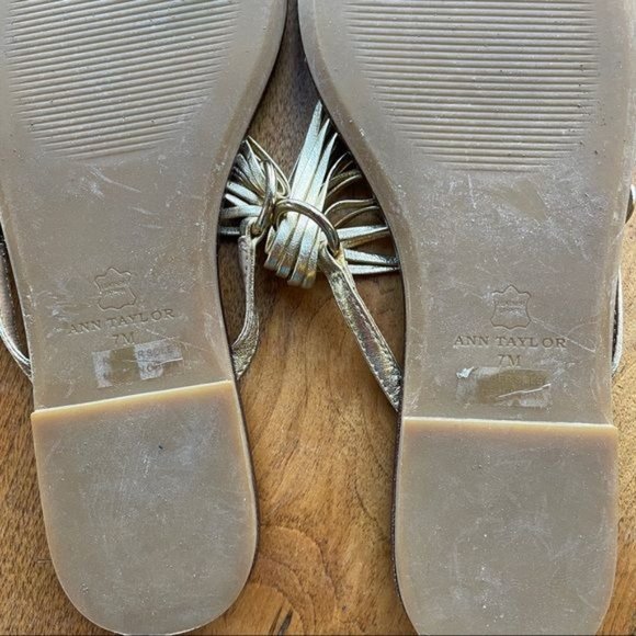Ann Taylor Sandals Leather Flats Slip On Flip Flops Golden Size 7 M - Picture 5 of 6